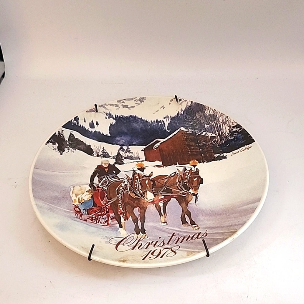 Vintage 1978 Smuckers of Strawberry Lane Christmas Collectors Plate